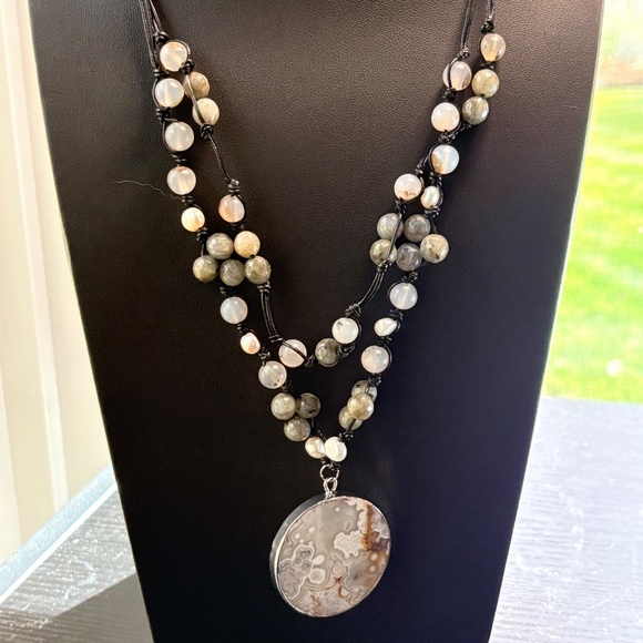 Beautiful Boho Faux Turquoise Agate Beaded Cord Layered Pendant Necklace - Picture 2 of 3